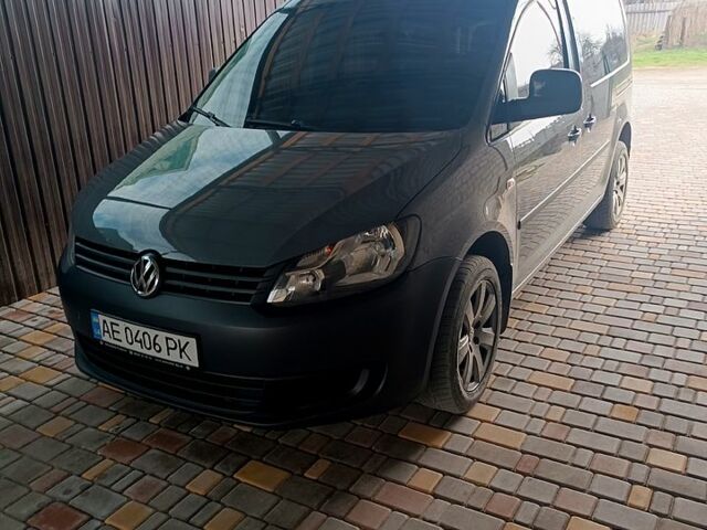 Серый Фольксваген Кадди, объемом двигателя 1.2 л и пробегом 229 тыс. км за 6500 $, фото 1 на Automoto.ua