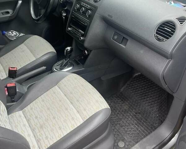 Сірий Фольксваген Кадді, об'ємом двигуна 2 л та пробігом 260 тис. км за 8500 $, фото 1 на Automoto.ua