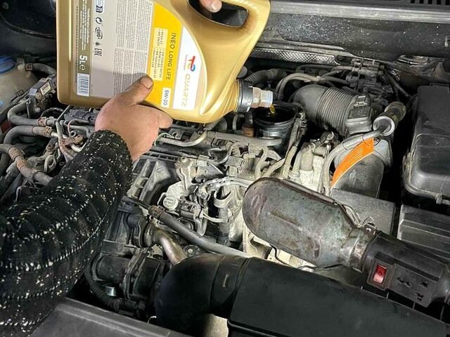 Серый Фольксваген Кадди, объемом двигателя 1.6 л и пробегом 314 тыс. км за 10500 $, фото 1 на Automoto.ua