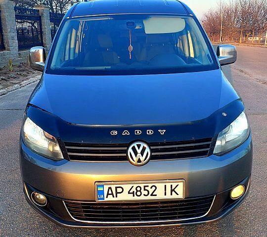 Серый Фольксваген Кадди, объемом двигателя 2 л и пробегом 275 тыс. км за 12000 $, фото 1 на Automoto.ua