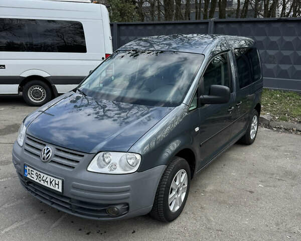 Серый Фольксваген Кадди, объемом двигателя 1.6 л и пробегом 308 тыс. км за 5500 $, фото 1 на Automoto.ua