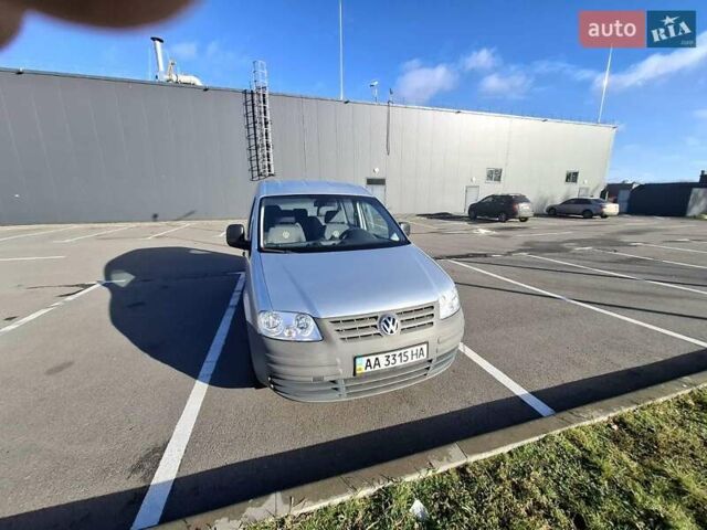Серый Фольксваген Кадди, объемом двигателя 1.6 л и пробегом 422 тыс. км за 6000 $, фото 1 на Automoto.ua