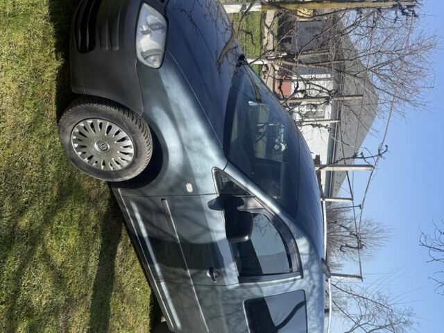 Серый Фольксваген Кадди, объемом двигателя 2 л и пробегом 351 тыс. км за 5700 $, фото 1 на Automoto.ua