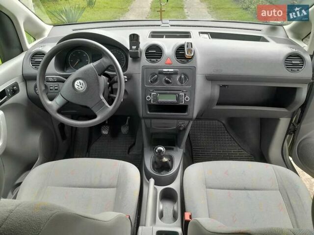 Сірий Фольксваген Кадді, об'ємом двигуна 1.9 л та пробігом 415 тис. км за 5600 $, фото 1 на Automoto.ua