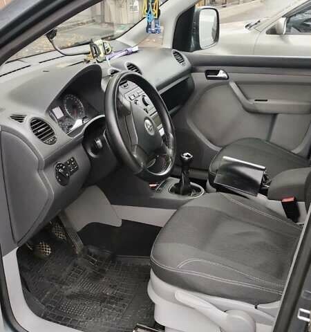 Серый Фольксваген Кадди, объемом двигателя 2 л и пробегом 230 тыс. км за 8800 $, фото 1 на Automoto.ua