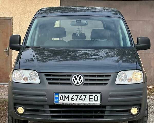 Серый Фольксваген Кадди, объемом двигателя 1.6 л и пробегом 194 тыс. км за 9000 $, фото 1 на Automoto.ua