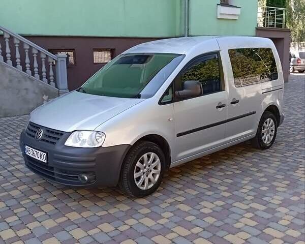 Серый Фольксваген Кадди, объемом двигателя 1.9 л и пробегом 230 тыс. км за 10000 $, фото 1 на Automoto.ua