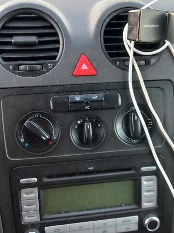 Серый Фольксваген Кадди, объемом двигателя 1.9 л и пробегом 280 тыс. км за 8000 $, фото 1 на Automoto.ua