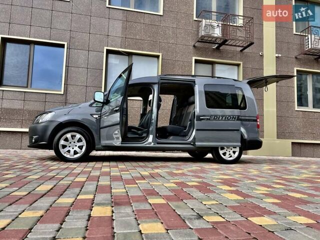 Сірий Фольксваген Кадді, об'ємом двигуна 1.6 л та пробігом 269 тис. км за 11500 $, фото 1 на Automoto.ua