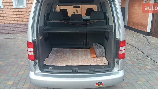 Сірий Фольксваген Кадді, об'ємом двигуна 1.6 л та пробігом 187 тис. км за 10100 $, фото 1 на Automoto.ua