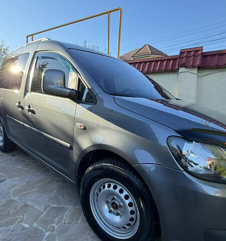 Серый Фольксваген Кадди, объемом двигателя 1.6 л и пробегом 252 тыс. км за 12000 $, фото 1 на Automoto.ua