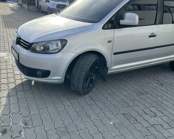 Сірий Фольксваген Кадді, об'ємом двигуна 1.6 л та пробігом 248 тис. км за 9200 $, фото 1 на Automoto.ua