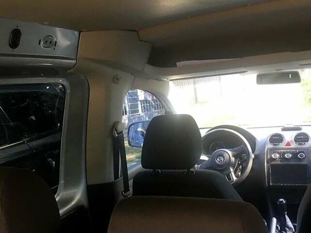 Серый Фольксваген Кадди, объемом двигателя 1.2 л и пробегом 310 тыс. км за 6000 $, фото 1 на Automoto.ua