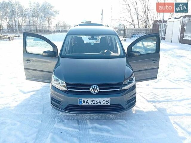 Сірий Фольксваген Кадді, об'ємом двигуна 1.6 л та пробігом 163 тис. км за 12700 $, фото 1 на Automoto.ua