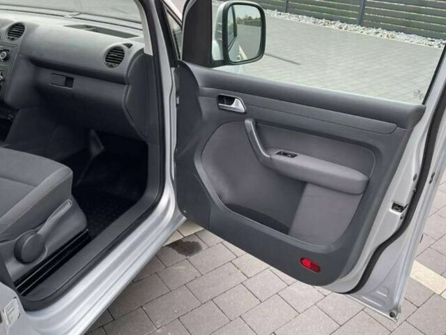 Серый Фольксваген Кадди, объемом двигателя 1.6 л и пробегом 302 тыс. км за 11500 $, фото 1 на Automoto.ua