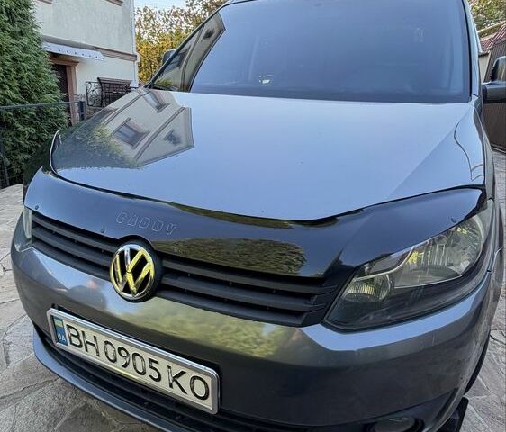 Сірий Фольксваген Кадді, об'ємом двигуна 1.6 л та пробігом 252 тис. км за 12000 $, фото 1 на Automoto.ua