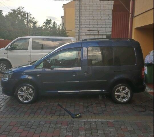 Фольксваген Кадди 2012 в Самборе на Automoto.ua Синий Фольксваген Кадди, объемом двигателя 2 л и пробегом 271 тыс. км за 13500 $, фото 1 на Automoto.ua