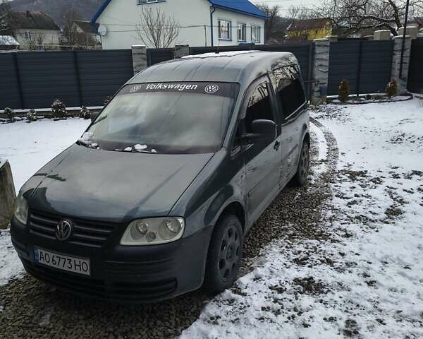 Зелений Фольксваген Кадді, об'ємом двигуна 2 л та пробігом 388 тис. км за 5550 $, фото 1 на Automoto.ua