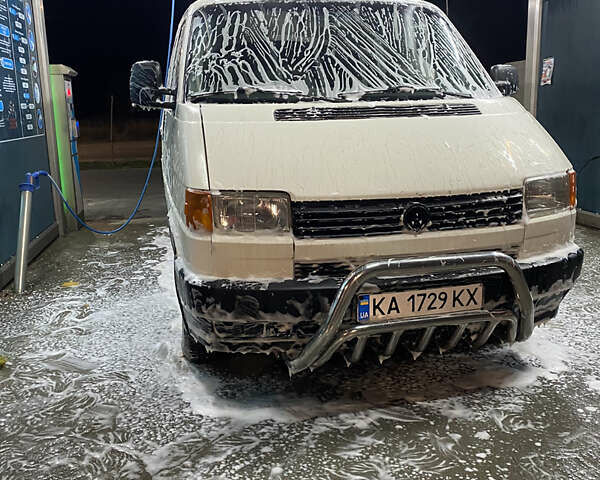Белый Фольксваген Каравелла, объемом двигателя 1.9 л и пробегом 400 тыс. км за 3900 $, фото 1 на Automoto.ua