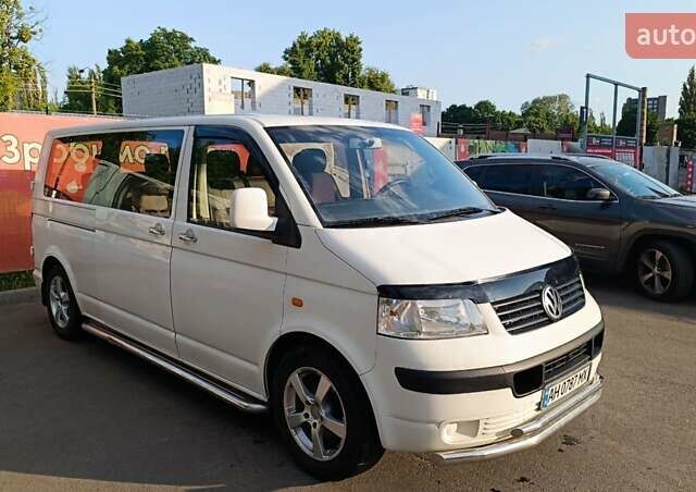 Белый Фольксваген Каравелла, объемом двигателя 2.5 л и пробегом 315 тыс. км за 11800 $, фото 1 на Automoto.ua
