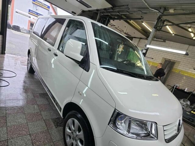 Фольксваген Каравелла 2006 в Ровно на Automoto.ua Белый Фольксваген Каравелла, объемом двигателя 1.9 л и пробегом 235 тыс. км за 6750 $, фото 1 на Automoto.ua