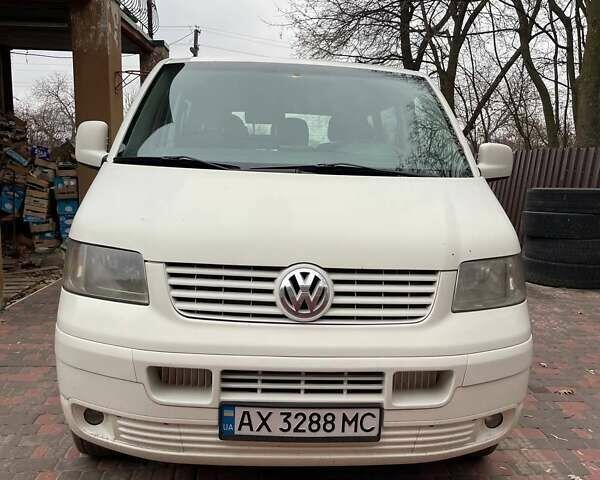 Белый Фольксваген Каравелла, объемом двигателя 2.5 л и пробегом 377 тыс. км за 8500 $, фото 1 на Automoto.ua