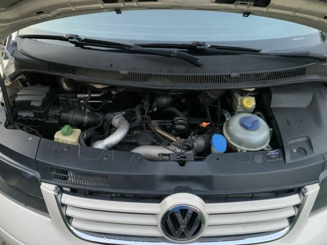 Бежевый Фольксваген Каравелла, объемом двигателя 2.5 л и пробегом 308 тыс. км за 9000 $, фото 1 на Automoto.ua