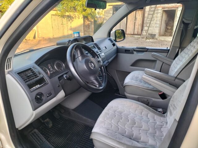 Бежевый Фольксваген Каравелла, объемом двигателя 2 л и пробегом 383 тыс. км за 12500 $, фото 1 на Automoto.ua