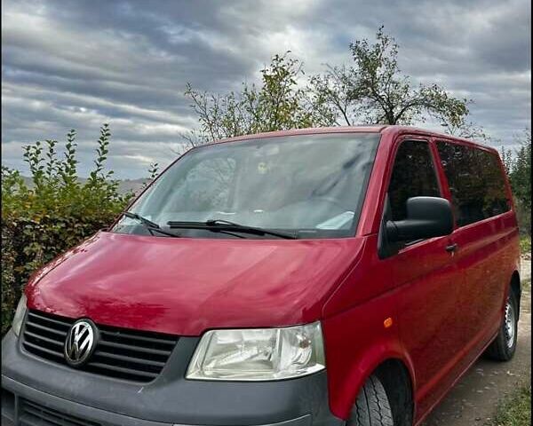 Красный Фольксваген Каравелла, объемом двигателя 1.9 л и пробегом 290 тыс. км за 8500 $, фото 1 на Automoto.ua