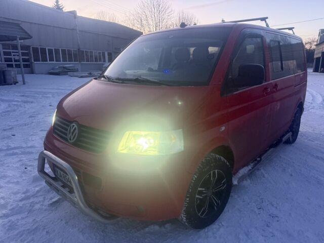 Червоний Фольксваген Каравелла, об'ємом двигуна 2.5 л та пробігом 320 тис. км за 12000 $, фото 1 на Automoto.ua