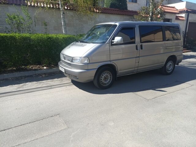 Серый Фольксваген Каравелла, объемом двигателя 2.8 л и пробегом 430 тыс. км за 8900 $, фото 1 на Automoto.ua