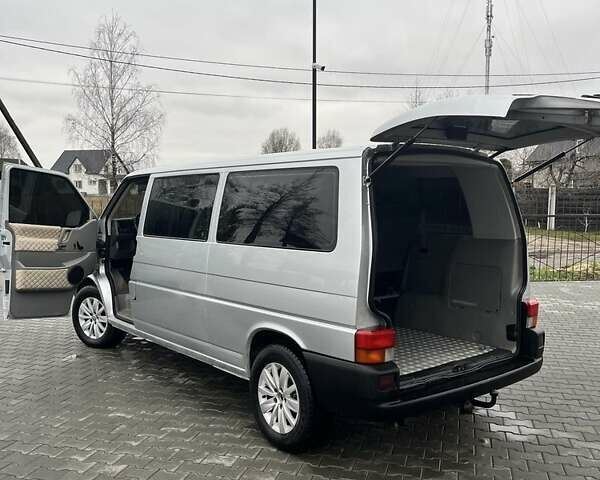 Серый Фольксваген Каравелла, объемом двигателя 2.5 л и пробегом 399 тыс. км за 13499 $, фото 1 на Automoto.ua