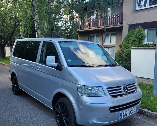 Сірий Фольксваген Каравелла, об'ємом двигуна 2.5 л та пробігом 300 тис. км за 10000 $, фото 1 на Automoto.ua
