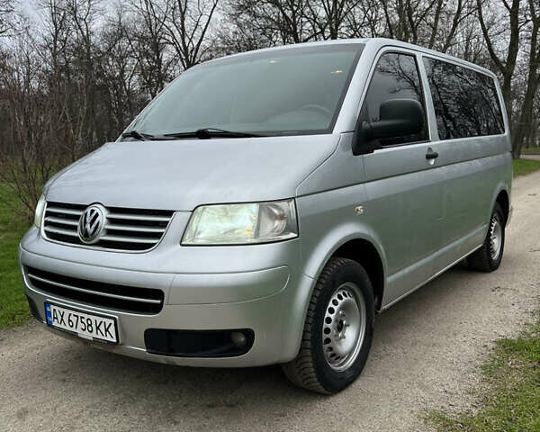 Сірий Фольксваген Каравелла, об'ємом двигуна 2.5 л та пробігом 414 тис. км за 13000 $, фото 1 на Automoto.ua
