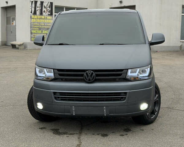 Серый Фольксваген Каравелла, объемом двигателя 1.97 л и пробегом 319 тыс. км за 16500 $, фото 1 на Automoto.ua