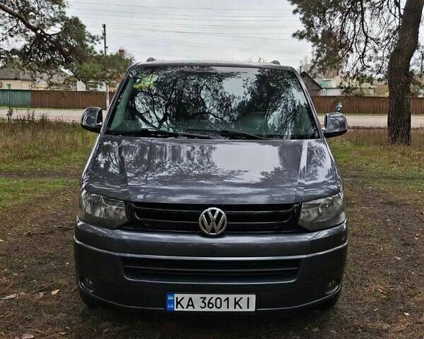 Серый Фольксваген Каравелла, объемом двигателя 1.97 л и пробегом 302 тыс. км за 16000 $, фото 1 на Automoto.ua
