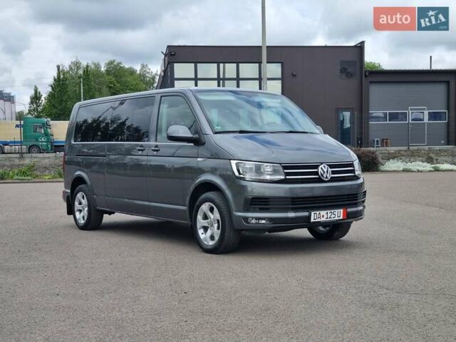 Серый Фольксваген Каравелла, объемом двигателя 2 л и пробегом 251 тыс. км за 27300 $, фото 1 на Automoto.ua