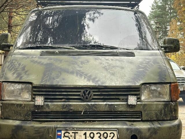 Зеленый Фольксваген Каравелла, объемом двигателя 2.5 л и пробегом 280 тыс. км за 2700 $, фото 1 на Automoto.ua