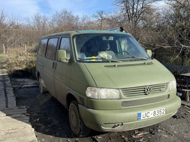 Зеленый Фольксваген Каравелла, объемом двигателя 2.5 л и пробегом 300 тыс. км за 3500 $, фото 1 на Automoto.ua