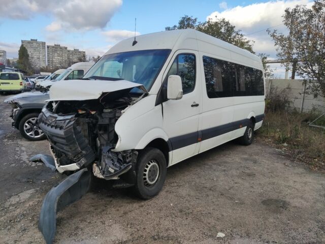 Белый Фольксваген Крафтер, объемом двигателя 2 л и пробегом 410 тыс. км за 7000 $, фото 1 на Automoto.ua