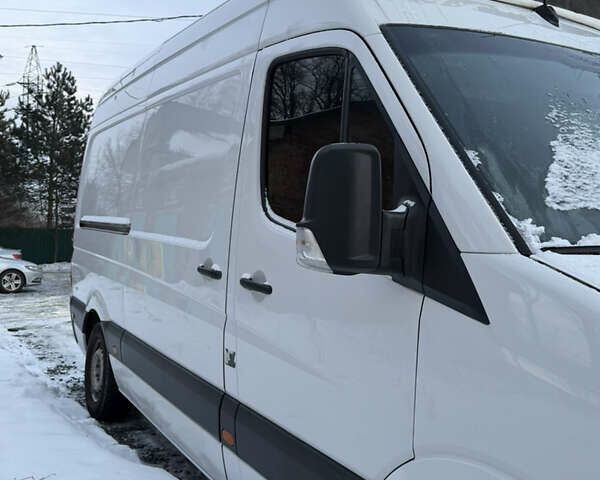 Белый Фольксваген Крафтер, объемом двигателя 2 л и пробегом 430 тыс. км за 17600 $, фото 1 на Automoto.ua