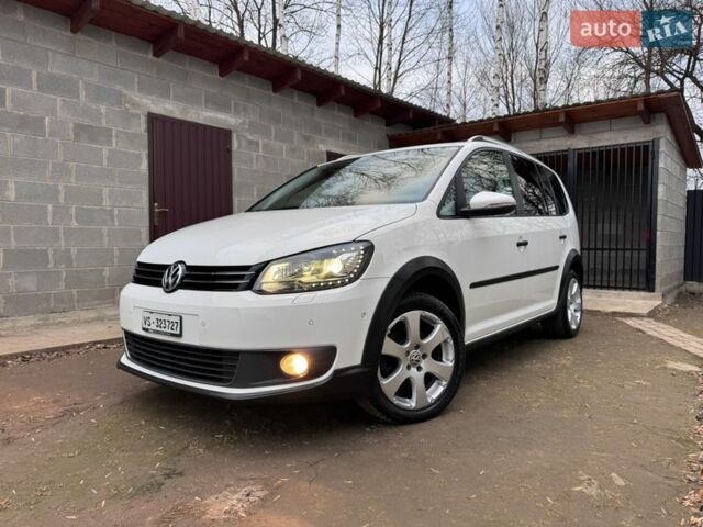 Белый Фольксваген Кросс Туран, объемом двигателя 1.39 л и пробегом 205 тыс. км за 10700 $, фото 1 на Automoto.ua