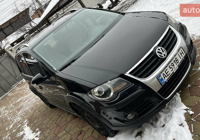 Черный Фольксваген Кросс Туран, объемом двигателя 1.4 л и пробегом 205 тыс. км за 7400 $, фото 1 на Automoto.ua