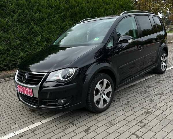 Черный Фольксваген Кросс Туран, объемом двигателя 1.4 л и пробегом 143 тыс. км за 8700 $, фото 1 на Automoto.ua