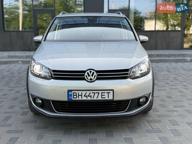 Серый Фольксваген Кросс Туран, объемом двигателя 1.4 л и пробегом 210 тыс. км за 11900 $, фото 1 на Automoto.ua