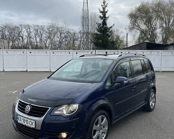 Синий Фольксваген Кросс Туран, объемом двигателя 1.4 л и пробегом 198 тыс. км за 6750 $, фото 1 на Automoto.ua