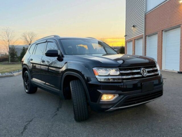 Черный Фольксваген Другая, объемом двигателя 3.6 л и пробегом 37 тыс. км за 19000 $, фото 1 на Automoto.ua