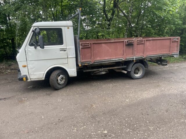 Фольксваген Другая, объемом двигателя 2.3 л и пробегом 0 тыс. км за 2800 $, фото 1 на Automoto.ua