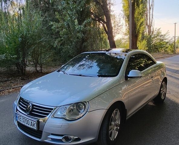 Фольксваген Эос 2008 в Каменское - Днепродзержинск на Automoto.ua Серый Фольксваген Эос, объемом двигателя 2 л и пробегом 150 тыс. км за 6500 $, фото 1 на Automoto.ua