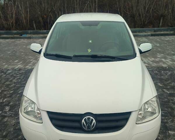 Білий Фольксваген Фокс, об'ємом двигуна 1.2 л та пробігом 327 тис. км за 4100 $, фото 1 на Automoto.ua